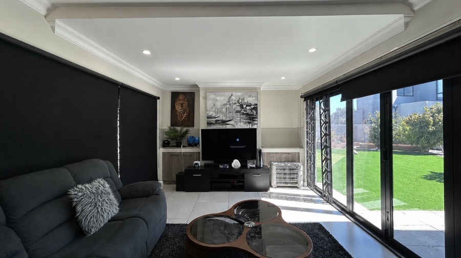 To Let 4 Bedroom Property for Rent in Sandown Western Cape